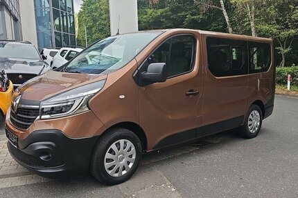 Renault Trafic L1H1 2,8t L 9 Sitze+Insp.TÜV 17537.-Netto 108.242 km 20.870 &euro; Schwalbach/Taunus 65824