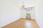 Sanierungsbedürftiges 5-Zimmer-Familiendomizil in Feldrandlage mit großem Garten