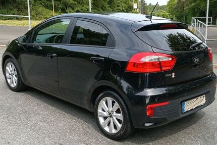 Kia Rio 80.000 km 8.000 &euro; Taunusstein 65232