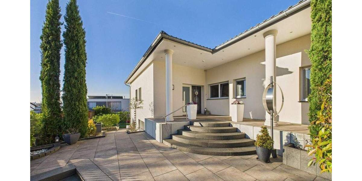 Modernes Familiendomizil mit großem Garten in gefragter Lage, nahe dem Stadtwald ! 8 zimmer