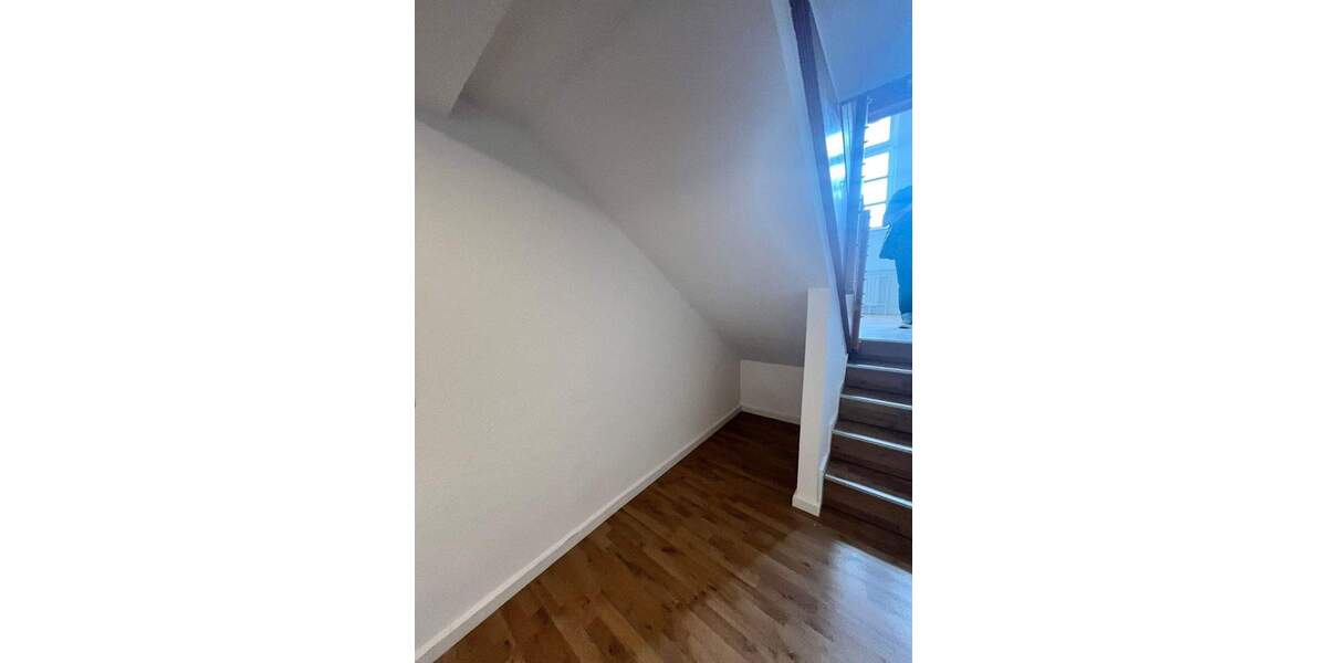 Etagenwohnung Wiesbaden Mitte - 2 Zimmer, 100 m&sup2;, 1.200&euro; | Angebot:25778336