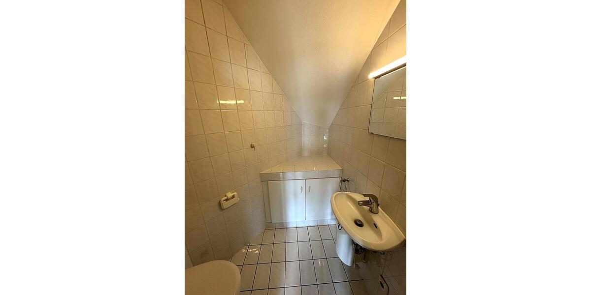 Dachgeschoßwohnung Wiesbaden Biebrich - 2 Zimmer, 90 m&sup2;, 1.315&euro; | Angebot:26662447