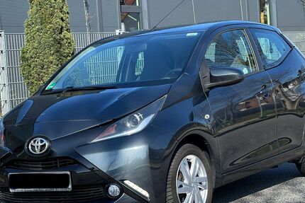 Toyota Aygo (X) 118.000 km 5.890 &euro; Kelsterbach 65451