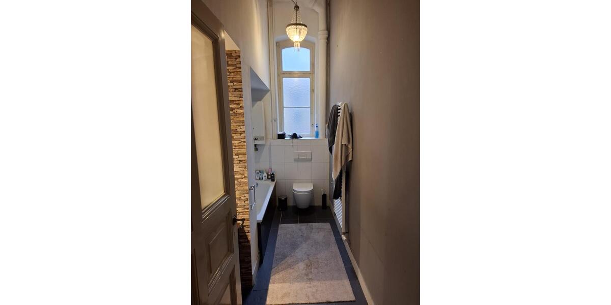 Historische Altbauwohnung mit Balkon und Parkplatzoption 5 zimmer