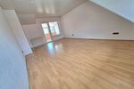 Großzügige 2-Zimmer-Dachgeschosswohnung m. Winterbalkon, Stellplatz u. beghbr. Kleiderschrank - Appartement Mörfelden-Walldorf Walldorf | Angebot:26966642
