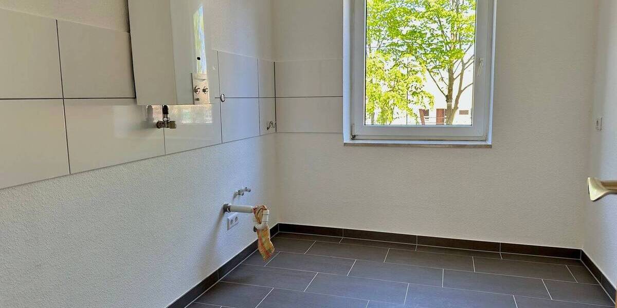 Etagenwohnung Wiesbaden Biebrich - 4 Zimmer, 85 m&sup2;, 1.150&euro; | Angebot:26388724