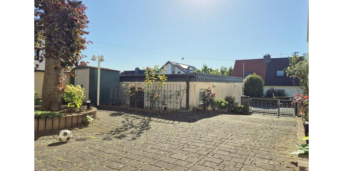 DOGS WELCOME IN DUPLEX HOME! Cozy house with fitted kitchen and spacious courtyard 4 zimmer