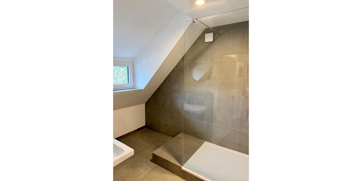 Charmante 2-Zimmer-Wohnung im Dachgeschoss, Erstbezug, top Lage 1 zimmer