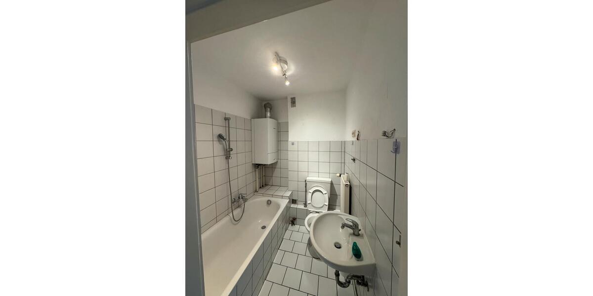 3-Zimmer-Wohnung im 4. OG im Wiesbadener-Westend WG geeignet 3 zimmer