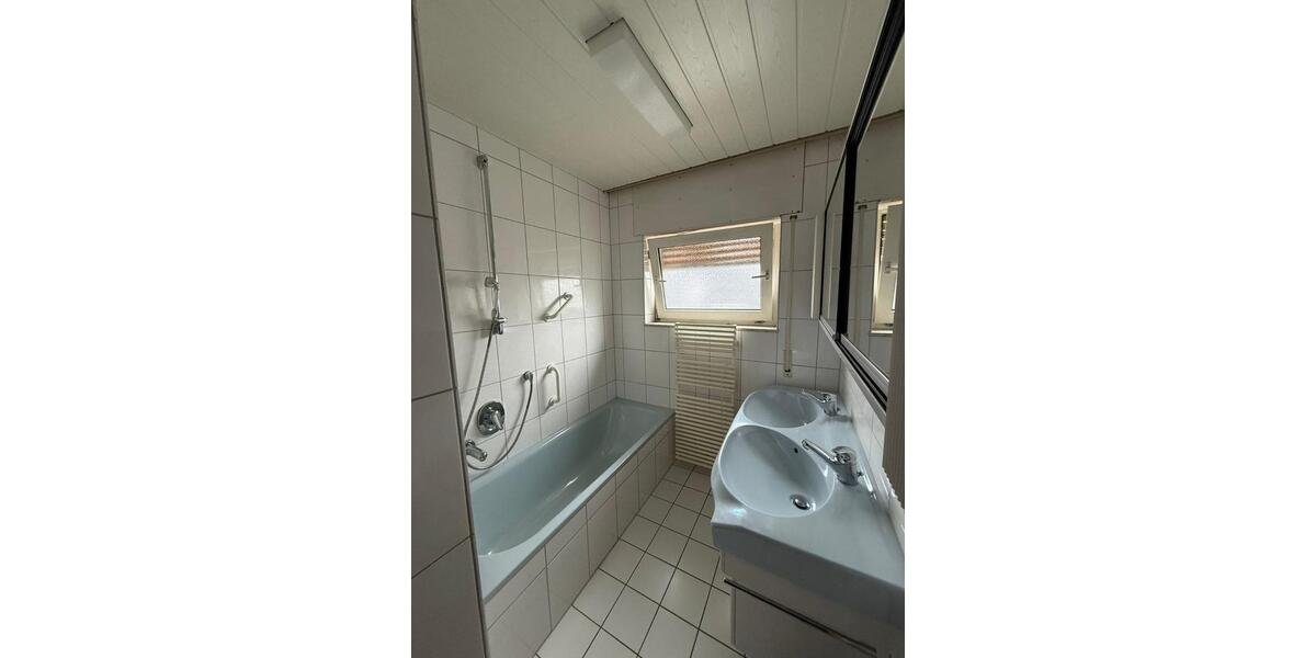 Etagenwohnung Nauheim - 4 Zimmer, 112 m&sup2;, 1.500&euro; | Angebot:25137690