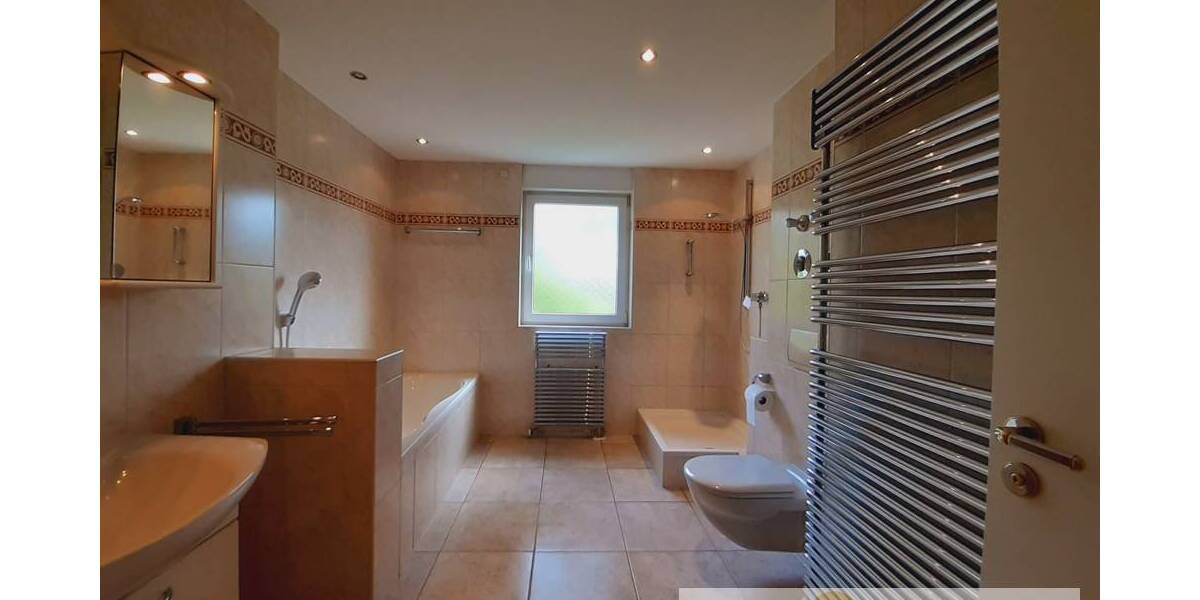 Etagenwohnung Wiesbaden Südost - 4 Zimmer, 152 m&sup2;, 1.900&euro; | Angebot:26170806