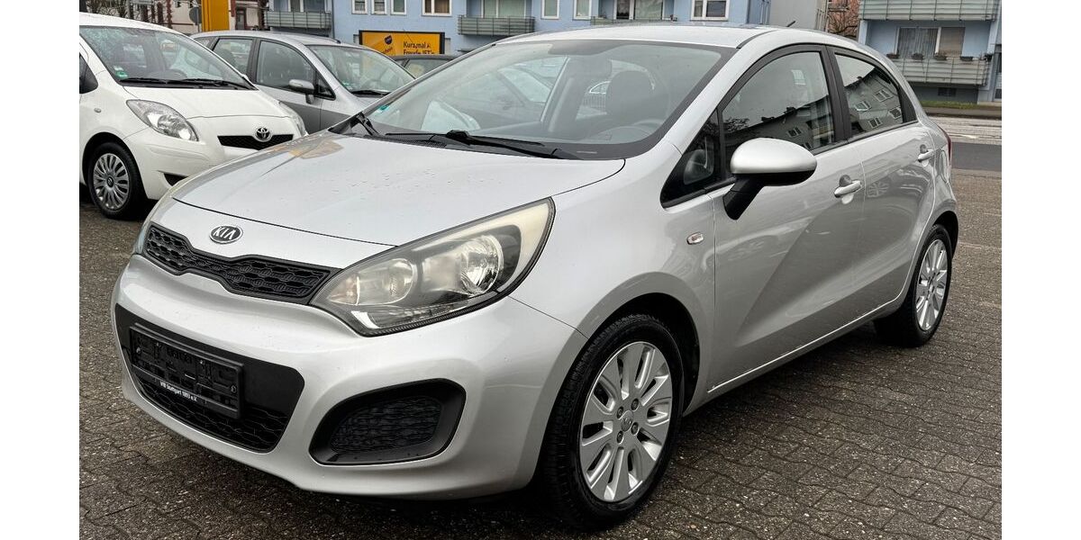 Kia Rio 77.000 km 5.999 &euro; Wiesbaden 65187