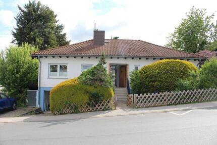 In attraktiver Höhenlage von Taunusstein-Bleidenstadt steht dieses massiv gebaute, freistehende Einfamilienhaus 4 zimmer