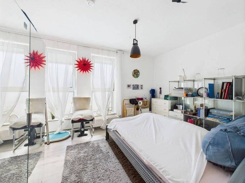 Lichtdurchflutete 3-Zimmer-Wohnung mit umfassender Dachterrasse und Tiefgaragenstellplatz