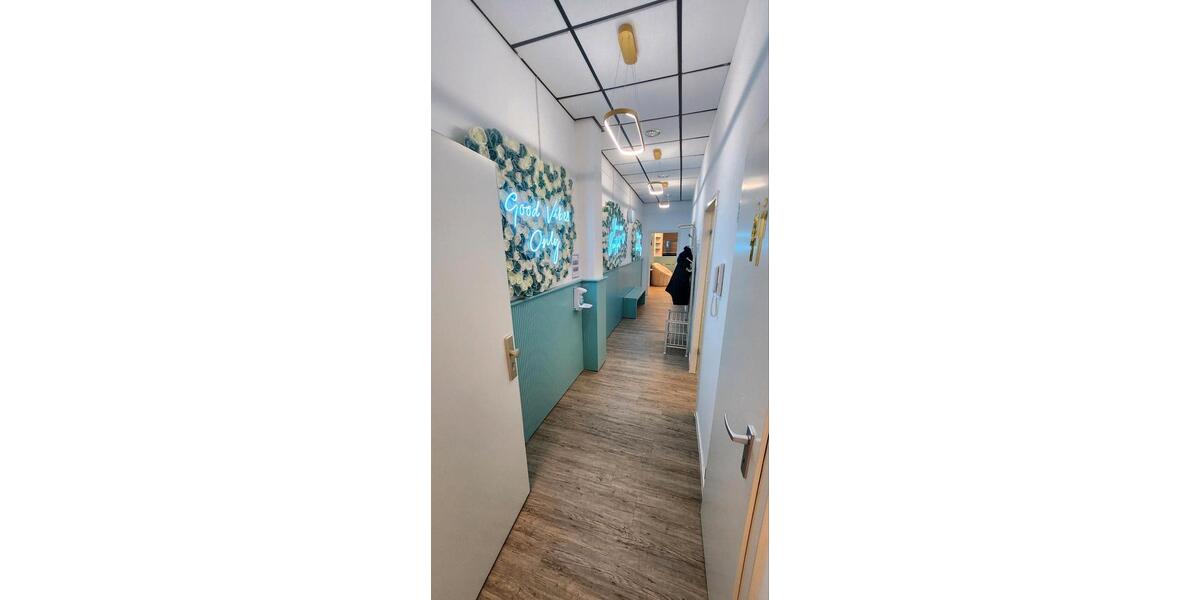 Nachmieter für Komplett eingerichtetes Beauty- & Friseurstudio – sofort starten zimmer