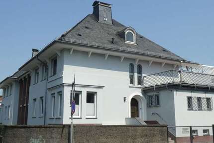 Haus zum Kaufen in Rüsselsheim am Main 1.790.000 € 177 m² 20 zimmer