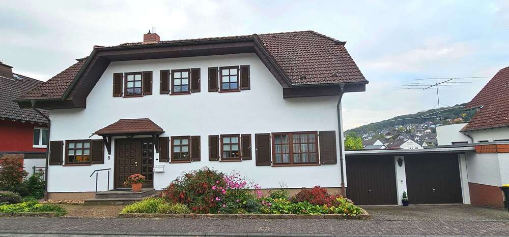 Haus zum Kaufen in Niedernhausen 785.000 € 200 m² 5 zimmer
