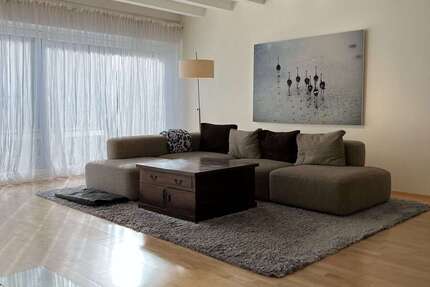 Haus zum Mieten in Naurod 3.600 € 289 m² 7 zimmer