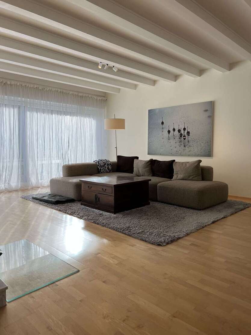 Haus zum Mieten in Naurod 3.600 € 289 m² 7 zimmer