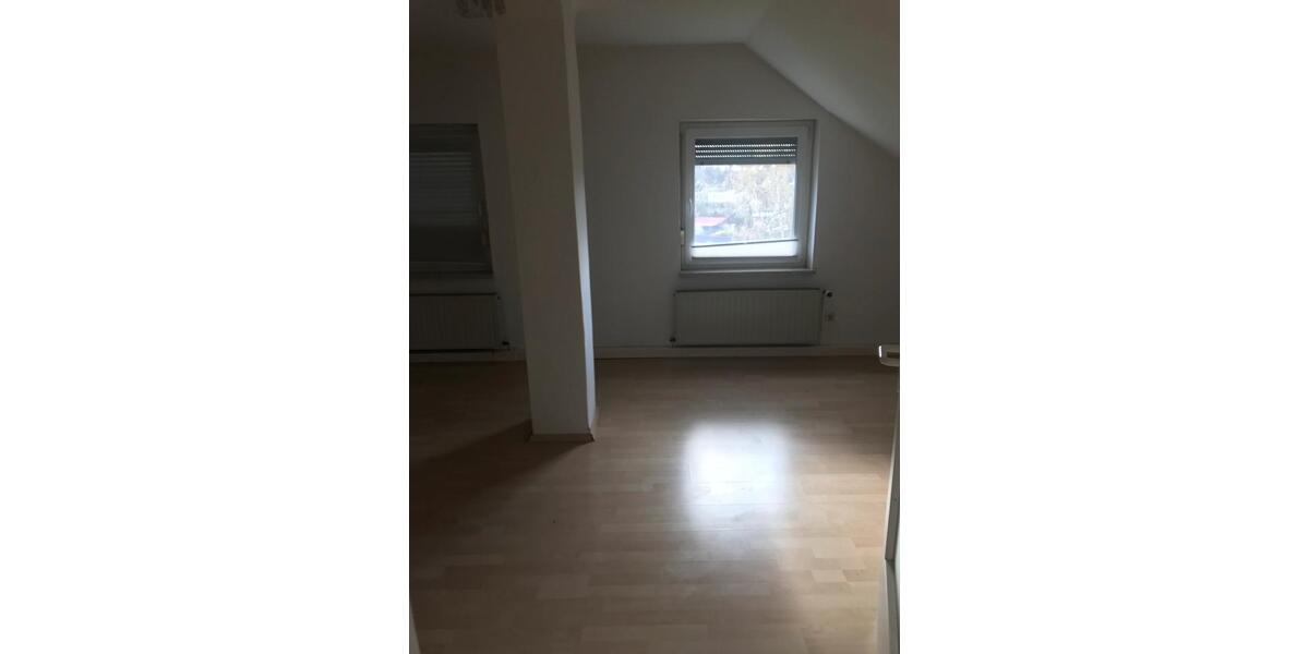 Dachgeschoßwohnung Rüsselsheim am Main - 3 Zimmer, 70 m&sup2;, 800&euro; | Angebot:26527294
