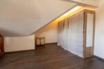 Dachgeschoßwohnung Wiesbaden Mainz-Amöneburg - 2.5 Zimmer, 104 m&sup2;, 1.200&euro; | Angebot:26547082