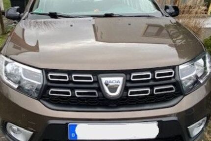 Dacia Sandero 78.000 km 9.600 &euro; Wiesbaden 65203