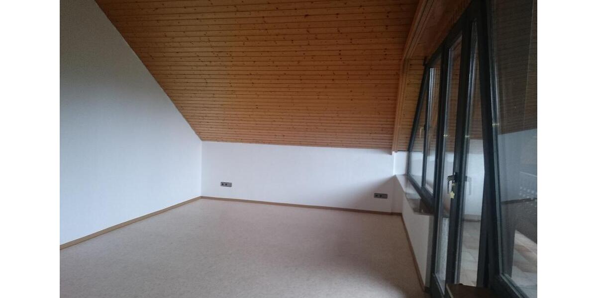 +++ Provisionsfreie, helle 2-Z.Whg. ca. 79qm im DG +++ 2 zimmer