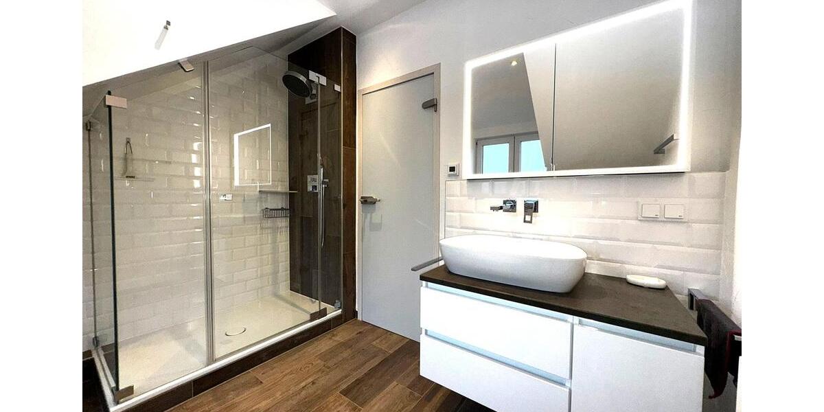Dachgeschoßwohnung Wiesbaden Mainz-Kastel - 2 Zimmer, 65 m&sup2;, 1.150&euro; | Angebot:26381966