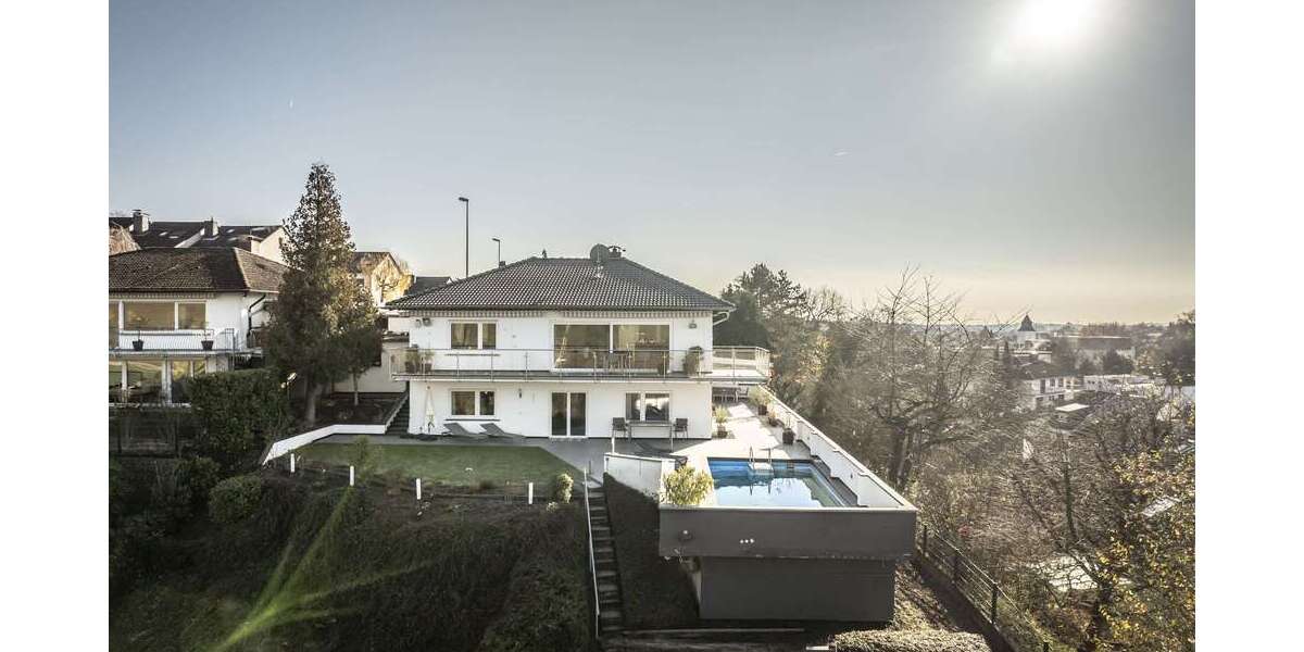 Haus zum Kaufen in Wiesbaden 1.290.000 € 248.6 m² 5 zimmer