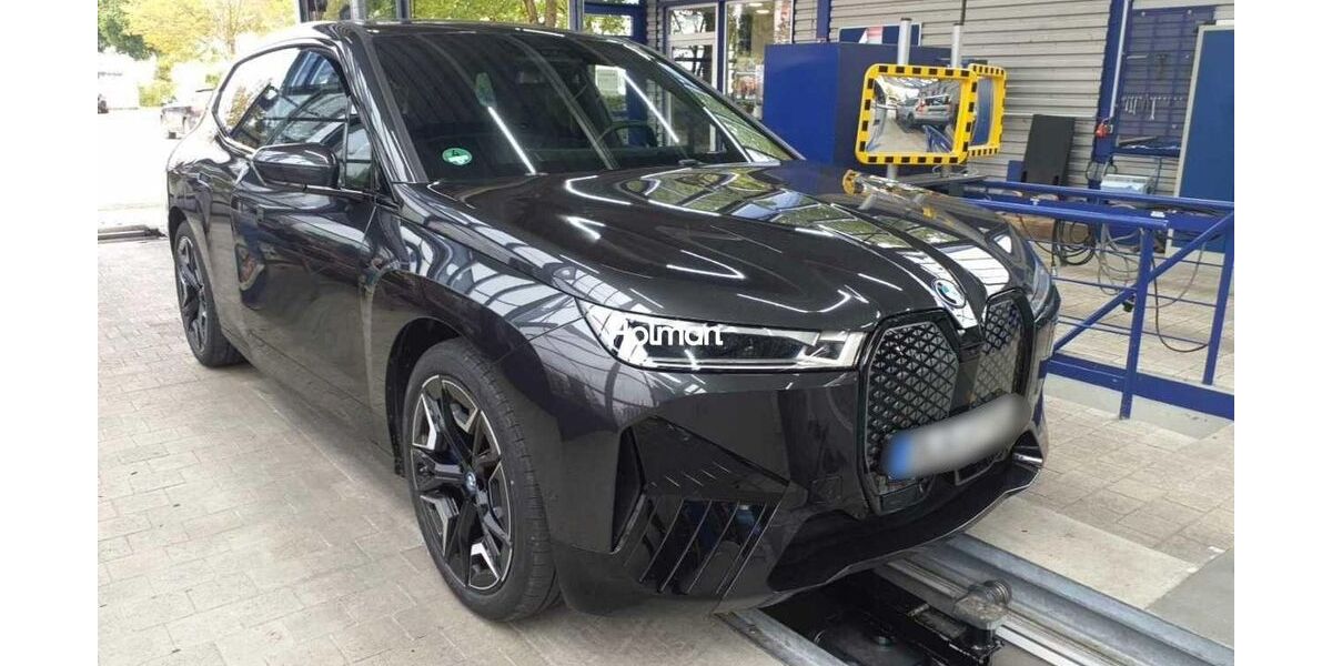 BMW iX 29.889 km 46.386 &euro; Eschborn 65760