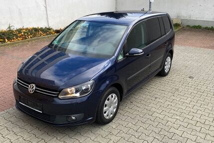 VW Touran 228.000 km 6.990 € Frankfurt am Main 60389