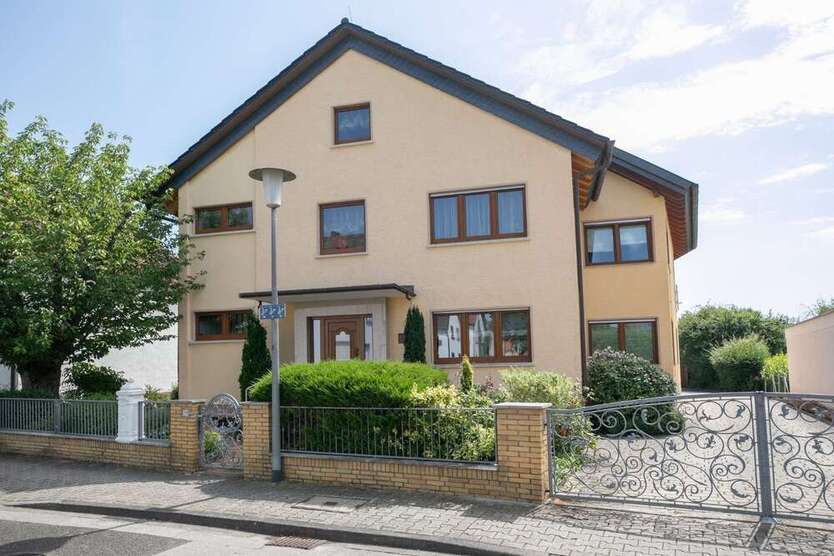 Haus zum Kaufen in Rüsselsheim 1.650.000 € 382 m²