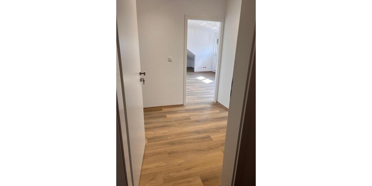 Dachgeschoßwohnung Geisenheim - 2 Zimmer, 64 m&sup2;, 960&euro; | Angebot:26063146
