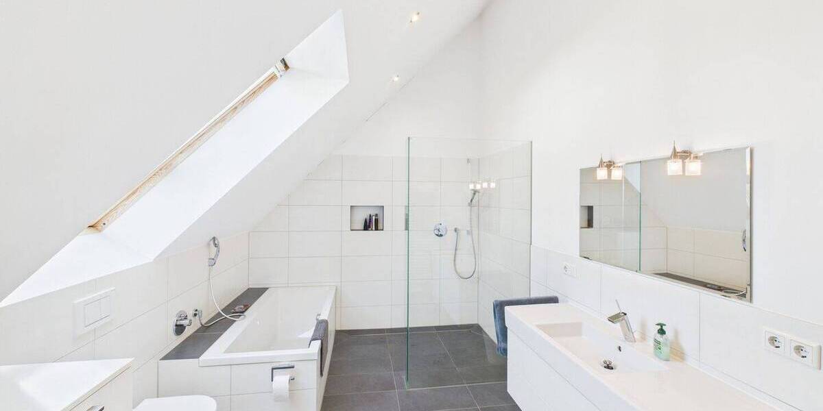 Einfamilienhaus Wiesbaden Sonnenberg - 7 Zimmer, 219 m&sup2;, 1.495.000&euro; | Angebot:25687518