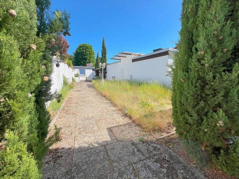 Bungalow auf sehr großzügigem Grundstück - Film ansehen!